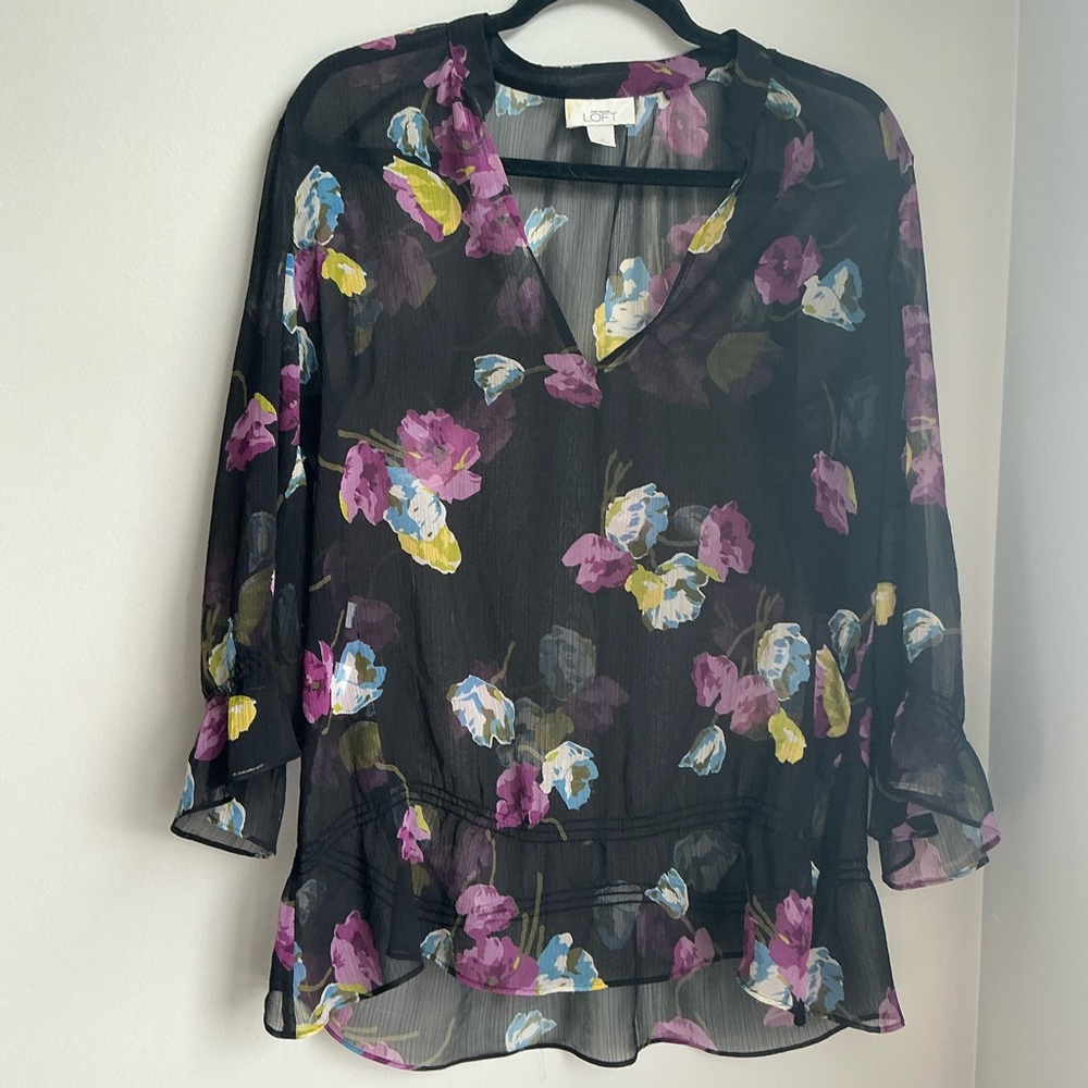 LOFT Sheer Floral V-Neck Blouse by Ann Taylor – Size M